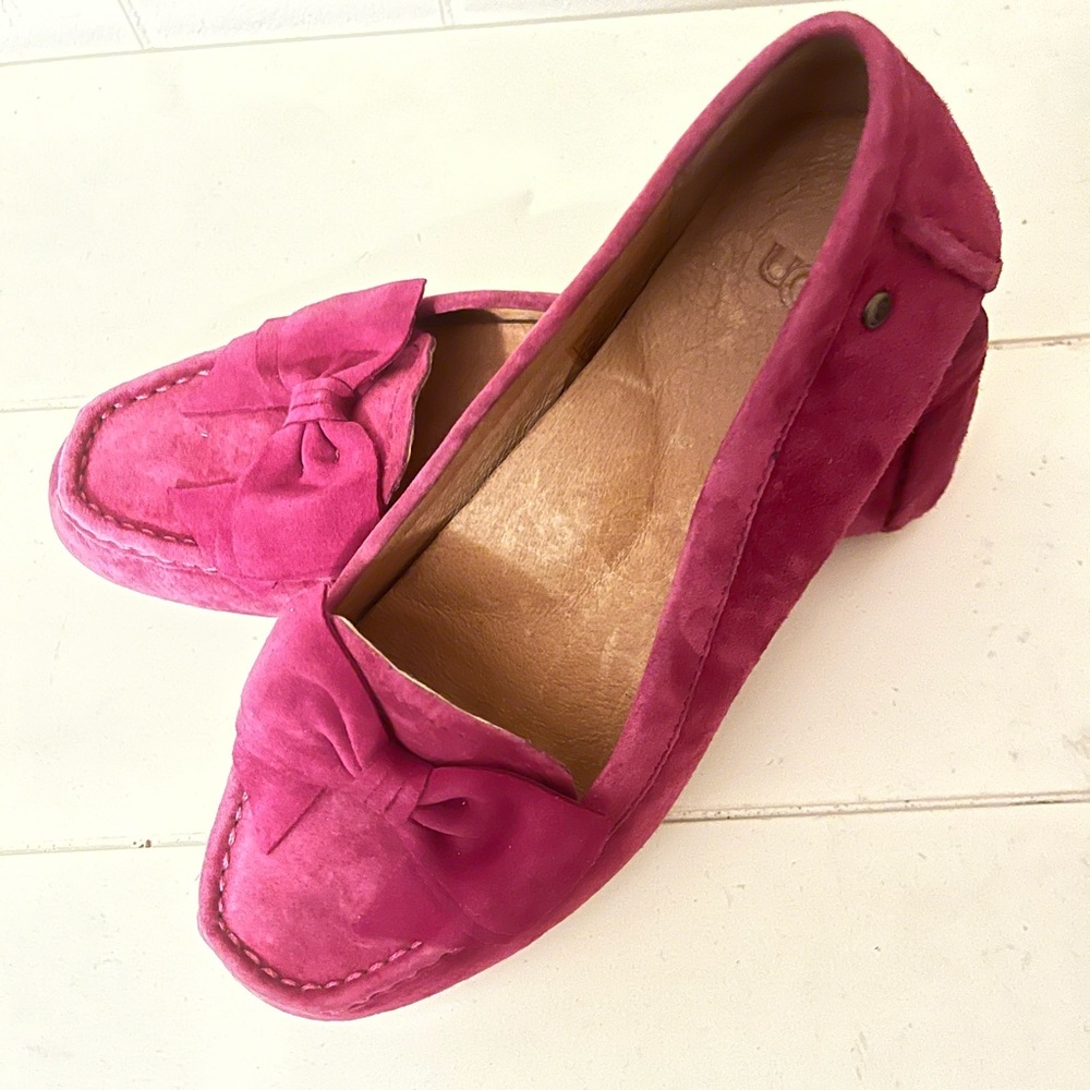 New Ugg Suede Bow Slip on Flat Loafer Shoes.